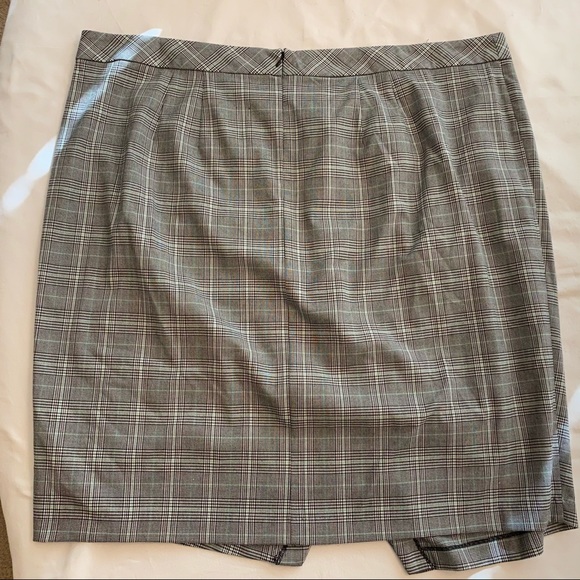 Eloquii Glen Plaid Tulip Hem Skirt Size 26 - Picture 5 of 10